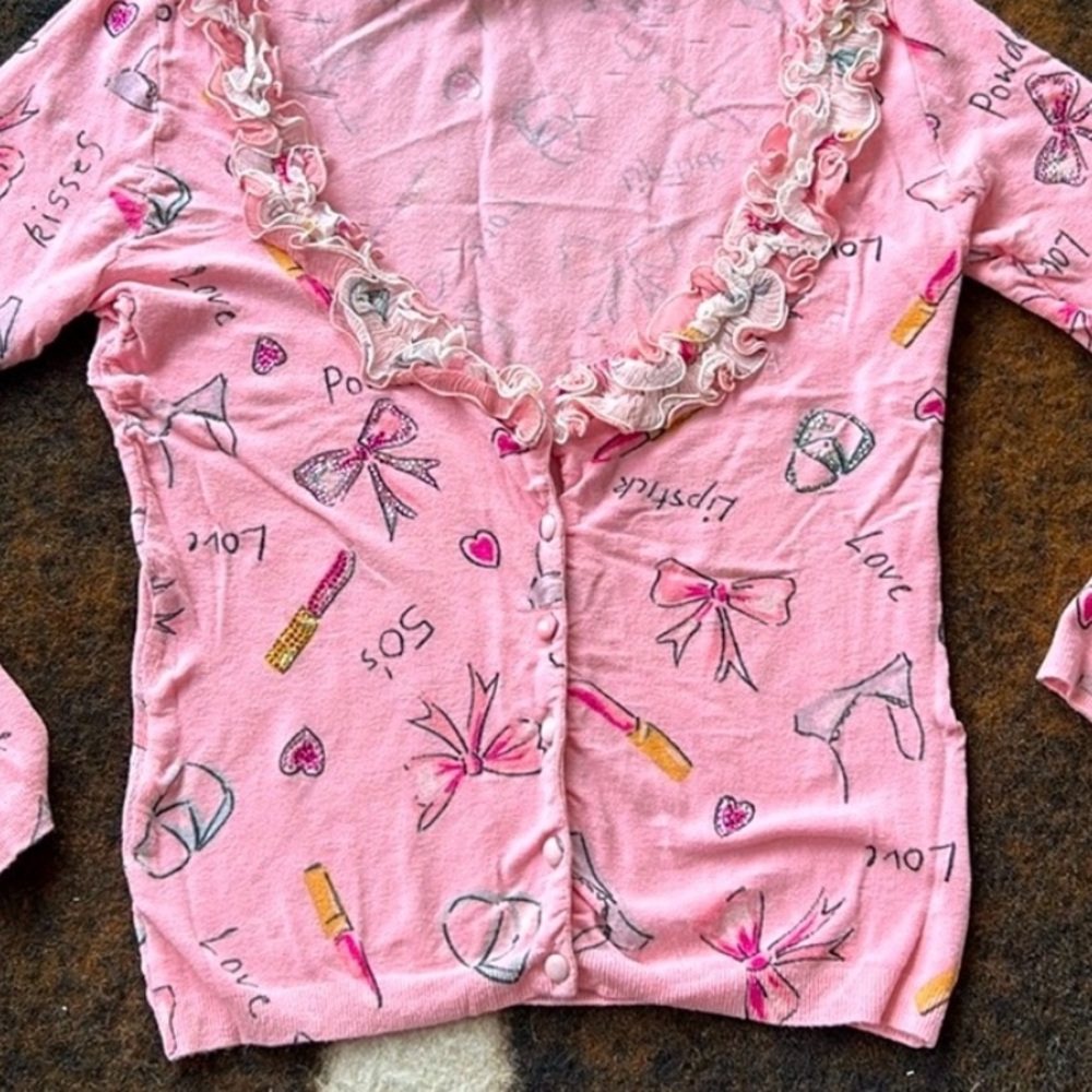Blumarine Pink Ruffle-Trim Button Cardigan with Bow & Lipstick Print - Picture 5 of 6